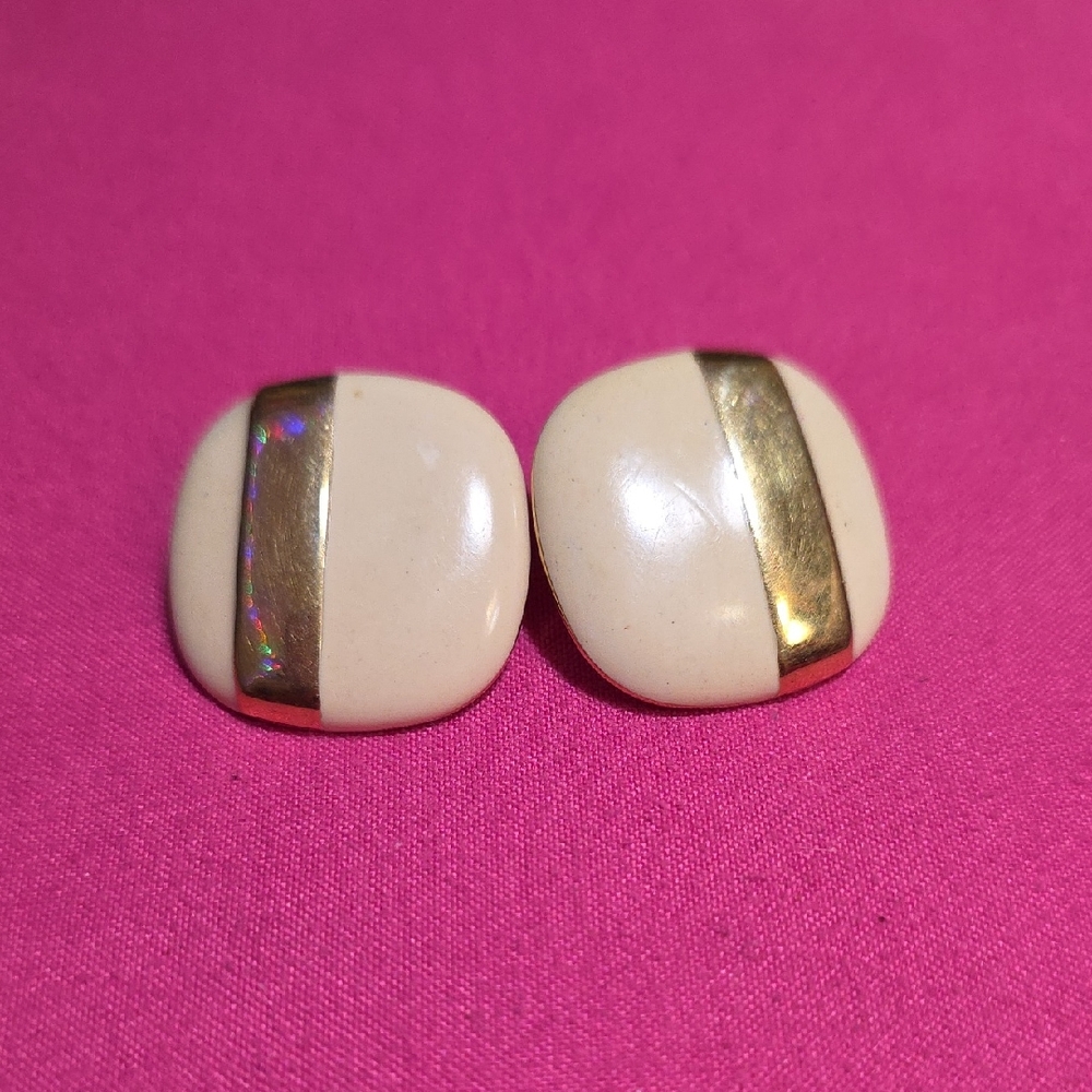 Elegant Gold and Cream Earrings
